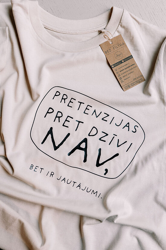 Sieviešu T-krekls "Pretenzijas"