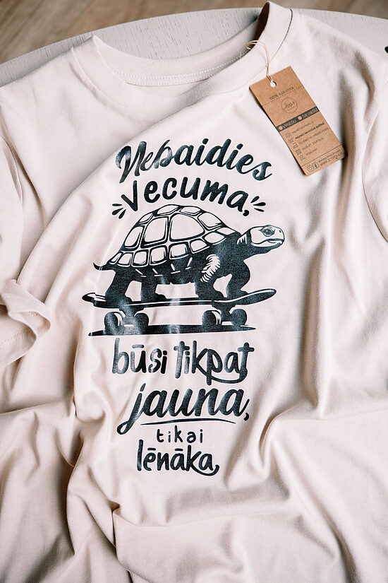 Sieviešu T-krekls "Nebaidies vecuma"