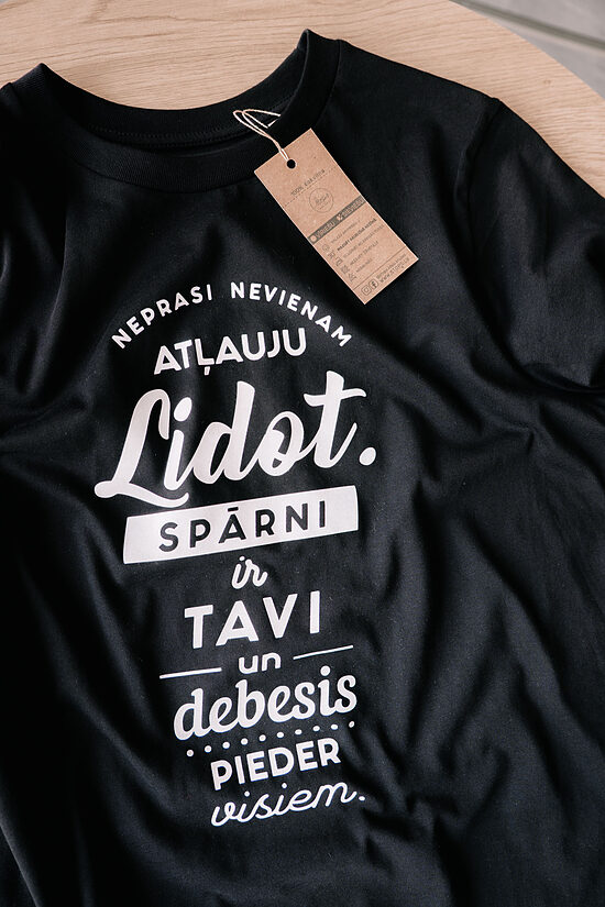 Sieviešu Tkrekls "Neprasi atļauju lidot"