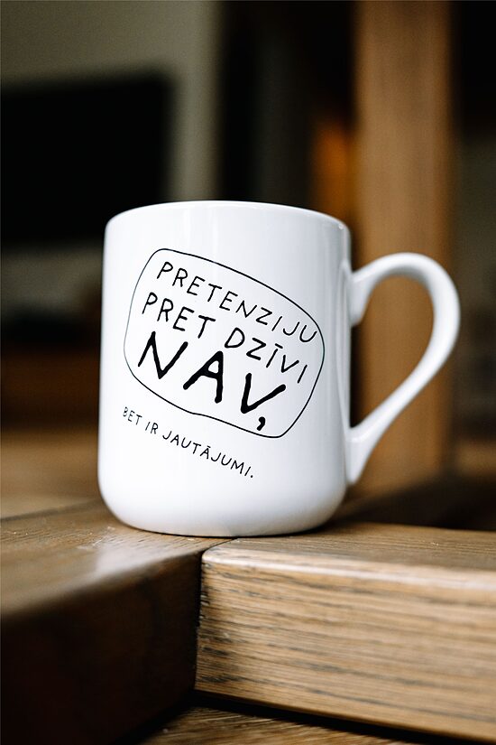Klasiskā NEW krūze "Pretenziju nav"