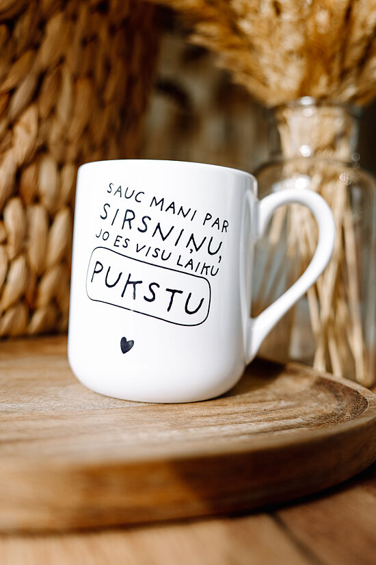 Klasiskā NEW krūze "Sauc par sirsniņu"