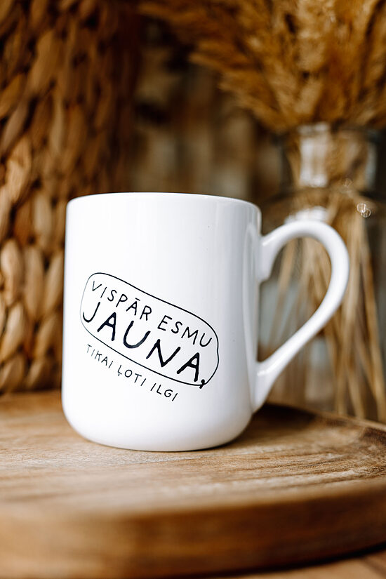 Klasiskā NEW krūze "Jauna, tikai ļoti ilgi"
