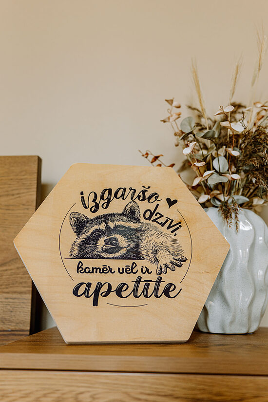 Koka dekors "Izgaršo dzīvi"