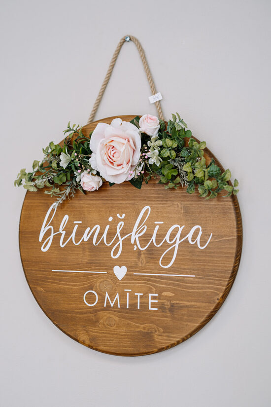 Sienas dekors ''Brīnišķīga Omīte''